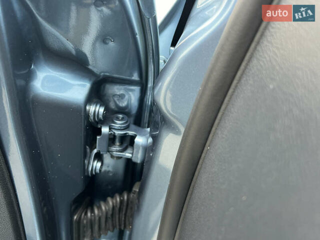 Серый Шкода Фабия, объемом двигателя 1.6 л и пробегом 204 тыс. км за 7950 $, фото 117 на Automoto.ua