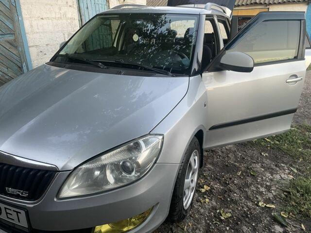 Серый Шкода Фабия, объемом двигателя 1.2 л и пробегом 240 тыс. км за 5000 $, фото 4 на Automoto.ua