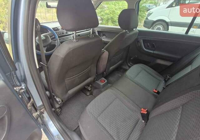 Серый Шкода Фабия, объемом двигателя 1.2 л и пробегом 240 тыс. км за 6100 $, фото 7 на Automoto.ua