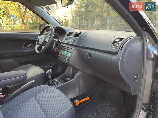 Шкода Фабия 2011 в Калуше на Automoto.ua Серый Шкода Фабия, объемом двигателя 1.2 л и пробегом 218 тыс. км за 5699 $, фото 16 на Automoto.ua