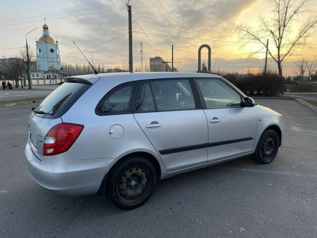 Серый Шкода Фабия, объемом двигателя 1.6 л и пробегом 219 тыс. км за 6000 $, фото 5 на Automoto.ua