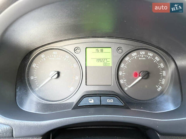 Сірий Шкода Фабія, об'ємом двигуна 1.2 л та пробігом 199 тис. км за 5000 $, фото 17 на Automoto.ua