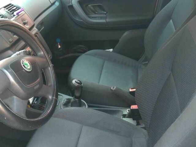 Серый Шкода Фабия, объемом двигателя 1.4 л и пробегом 218 тыс. км за 5000 $, фото 9 на Automoto.ua