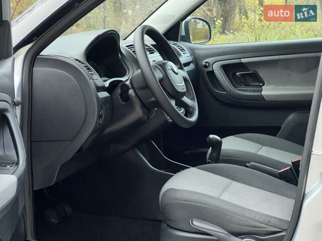 Шкода Фабия 2011 в Трускавце на Automoto.ua Серый Шкода Фабия, объемом двигателя 1.6 л и пробегом 242 тыс. км за 5950 $, фото 63 на Automoto.ua