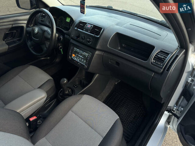 Шкода Фабия 2011 в Виноградове на Automoto.ua Серый Шкода Фабия, объемом двигателя 1.6 л и пробегом 272 тыс. км за 5700 $, фото 11 на Automoto.ua