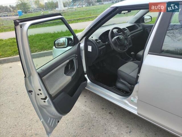 Серый Шкода Фабия, объемом двигателя 1.6 л и пробегом 270 тыс. км за 5800 $, фото 10 на Automoto.ua