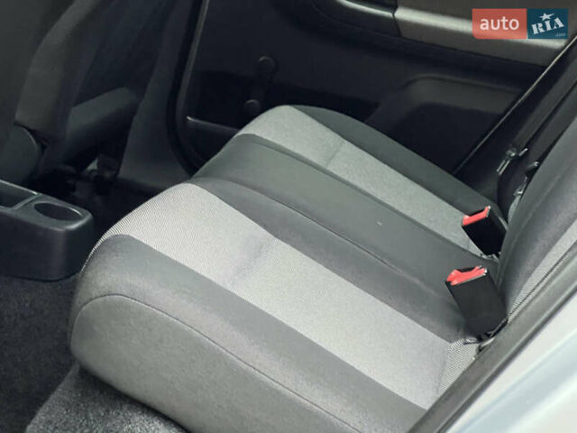 Шкода Фабия 2011 в Трускавце на Automoto.ua Серый Шкода Фабия, объемом двигателя 1.6 л и пробегом 242 тыс. км за 5950 $, фото 87 на Automoto.ua