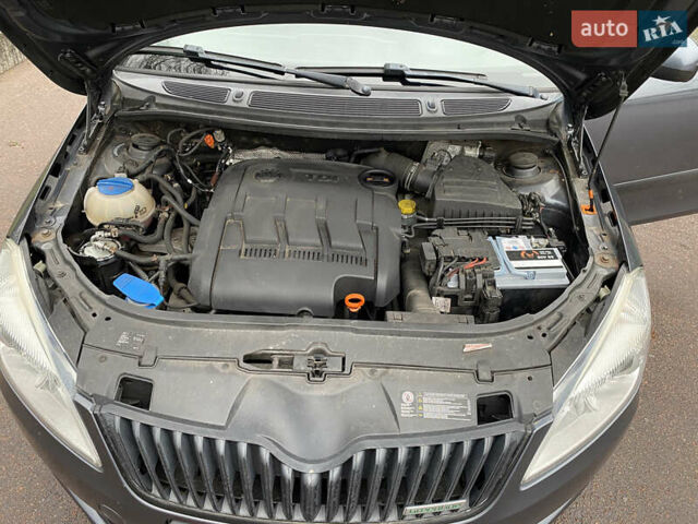 Серый Шкода Фабия, объемом двигателя 1.2 л и пробегом 185 тыс. км за 6000 $, фото 14 на Automoto.ua