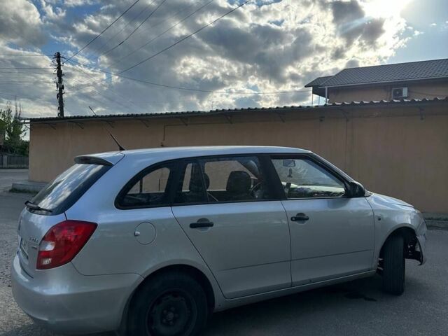 Серый Шкода Фабия, объемом двигателя 1.2 л и пробегом 300 тыс. км за 1500 $, фото 4 на Automoto.ua