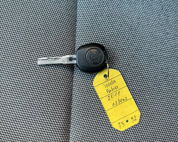 Сірий Шкода Фабія, об'ємом двигуна 1.2 л та пробігом 199 тис. км за 5000 $, фото 29 на Automoto.ua