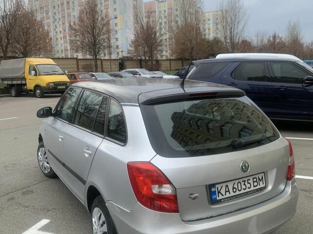 Серый Шкода Фабия, объемом двигателя 1.4 л и пробегом 300 тыс. км за 4200 $, фото 4 на Automoto.ua