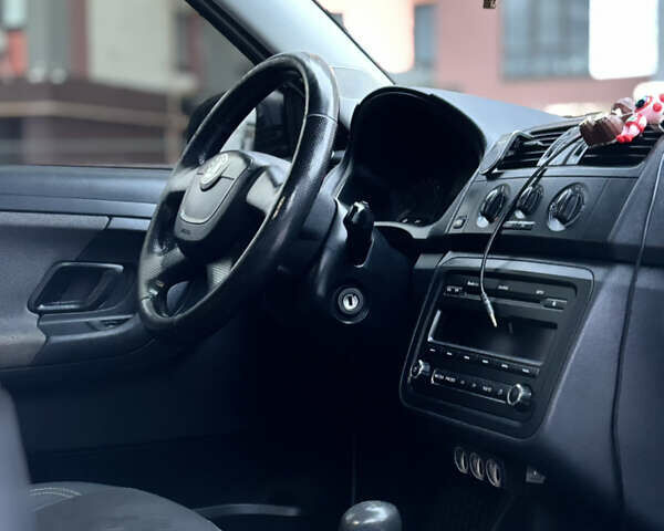 Серый Шкода Фабия, объемом двигателя 1.6 л и пробегом 259 тыс. км за 6200 $, фото 17 на Automoto.ua