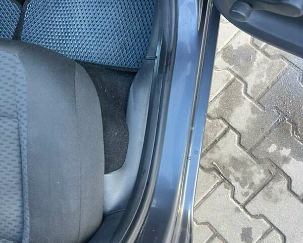 Сірий Шкода Фабія, об'ємом двигуна 1.2 л та пробігом 300 тис. км за 4399 $, фото 20 на Automoto.ua