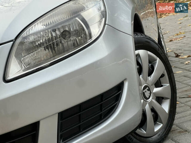Шкода Фабия 2011 в Трускавце на Automoto.ua Серый Шкода Фабия, объемом двигателя 1.6 л и пробегом 242 тыс. км за 5950 $, фото 24 на Automoto.ua