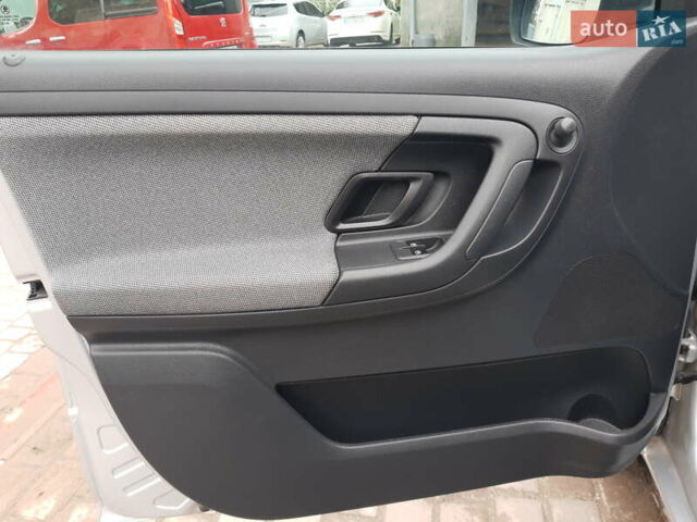 Серый Шкода Фабия, объемом двигателя 1.39 л и пробегом 181 тыс. км за 6350 $, фото 18 на Automoto.ua