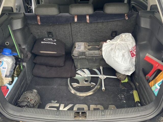 Серый Шкода Фабия, объемом двигателя 1.6 л и пробегом 318 тыс. км за 3500 $, фото 10 на Automoto.ua