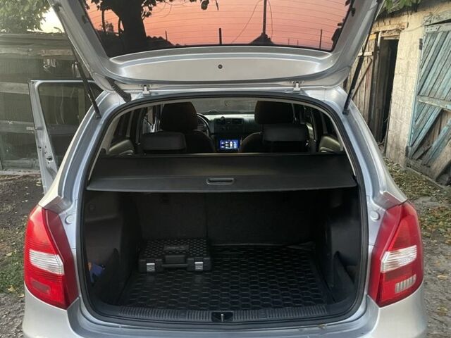 Серый Шкода Фабия, объемом двигателя 1.2 л и пробегом 240 тыс. км за 5000 $, фото 3 на Automoto.ua