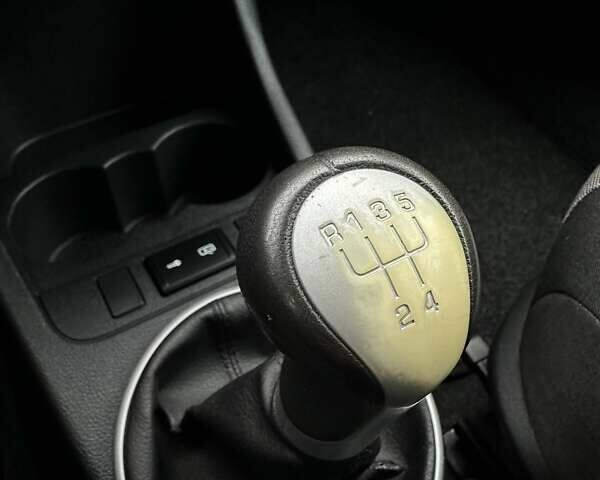 Сірий Шкода Фабія, об'ємом двигуна 1.2 л та пробігом 199 тис. км за 5700 $, фото 33 на Automoto.ua