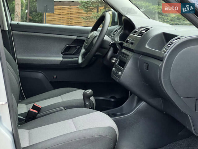 Шкода Фабия 2011 в Трускавце на Automoto.ua Серый Шкода Фабия, объемом двигателя 1.6 л и пробегом 242 тыс. км за 5950 $, фото 74 на Automoto.ua