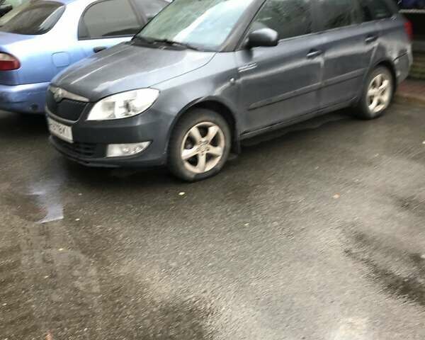 Серый Шкода Фабия, объемом двигателя 1.2 л и пробегом 150 тыс. км за 6000 $, фото 1 на Automoto.ua