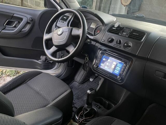 Серый Шкода Фабия, объемом двигателя 1.2 л и пробегом 240 тыс. км за 5000 $, фото 6 на Automoto.ua