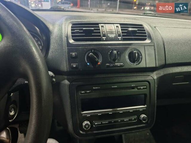 Серый Шкода Фабия, объемом двигателя 1.2 л и пробегом 244 тыс. км за 4750 $, фото 9 на Automoto.ua