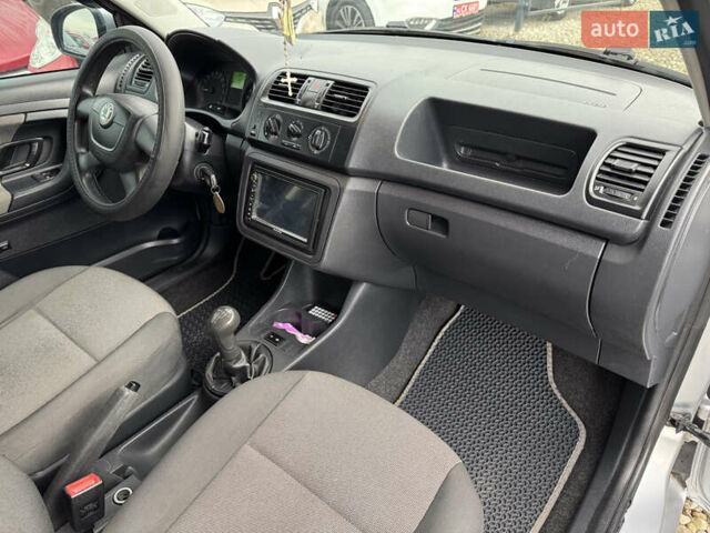 Сірий Шкода Фабія, об'ємом двигуна 1.6 л та пробігом 233 тис. км за 5500 $, фото 24 на Automoto.ua
