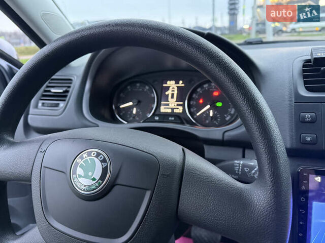 Серый Шкода Фабия, объемом двигателя 1.2 л и пробегом 161 тыс. км за 6600 $, фото 19 на Automoto.ua