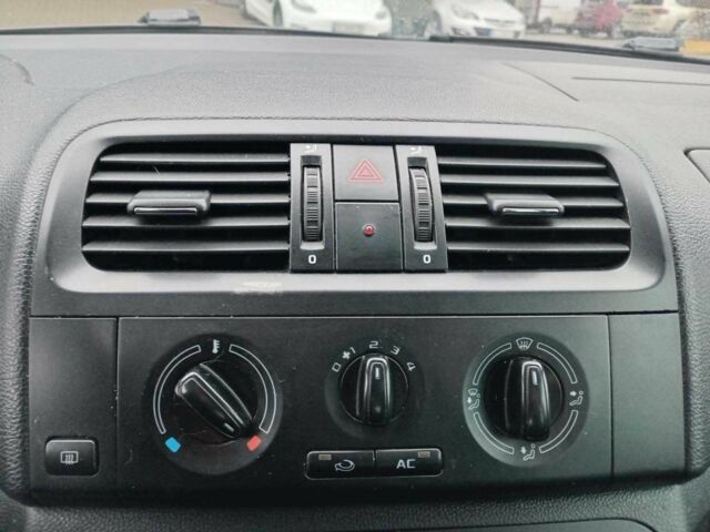 Серый Шкода Фабия, объемом двигателя 1.6 л и пробегом 304 тыс. км за 5490 $, фото 11 на Automoto.ua