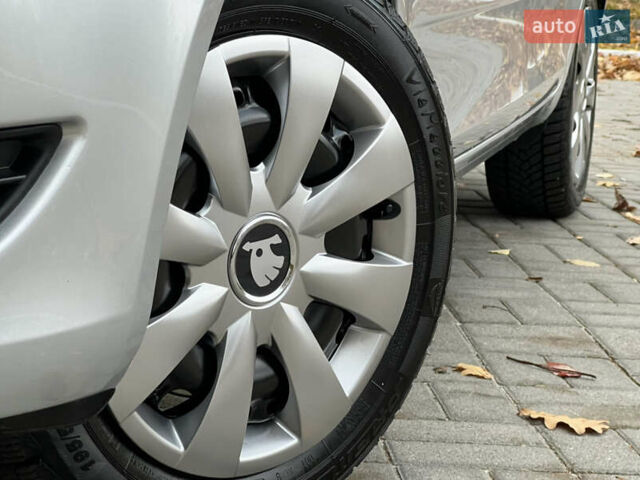 Шкода Фабия 2011 в Трускавце на Automoto.ua Серый Шкода Фабия, объемом двигателя 1.6 л и пробегом 242 тыс. км за 5950 $, фото 25 на Automoto.ua