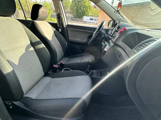 Серый Шкода Фабия, объемом двигателя 1.2 л и пробегом 300 тыс. км за 1500 $, фото 2 на Automoto.ua