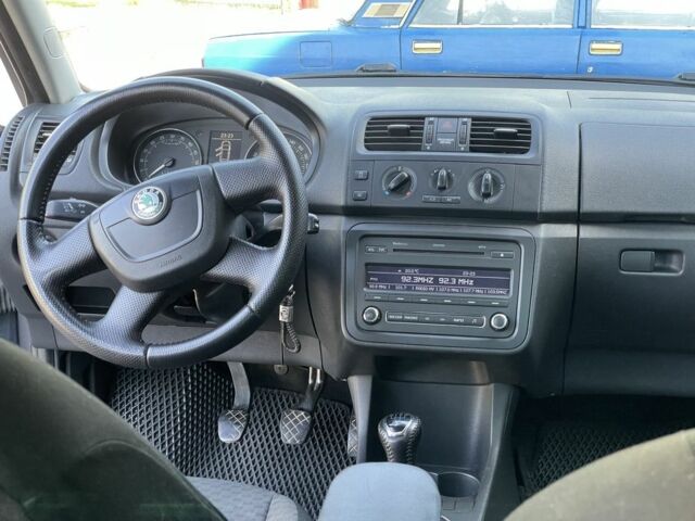 Сірий Шкода Фабія, об'ємом двигуна 1.2 л та пробігом 250 тис. км за 5200 $, фото 10 на Automoto.ua