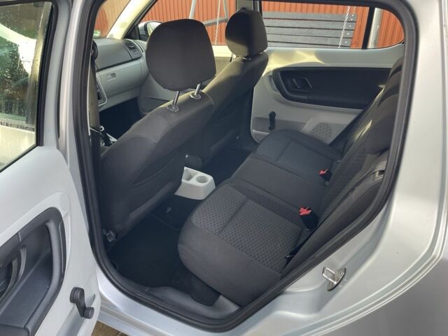 Серый Шкода Фабия, объемом двигателя 1.4 л и пробегом 242 тыс. км за 5400 $, фото 9 на Automoto.ua