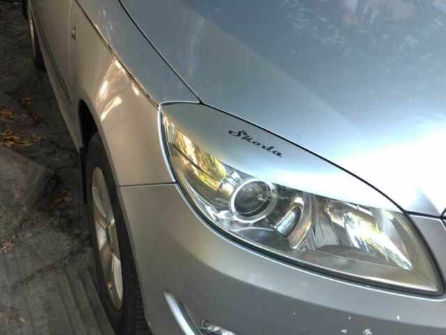 Серый Шкода Фабия, объемом двигателя 1.4 л и пробегом 218 тыс. км за 5000 $, фото 5 на Automoto.ua