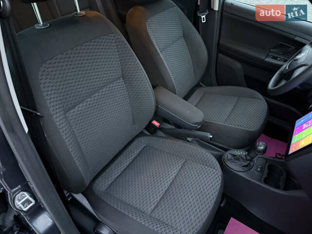 Серый Шкода Фабия, объемом двигателя 1.2 л и пробегом 161 тыс. км за 6600 $, фото 16 на Automoto.ua