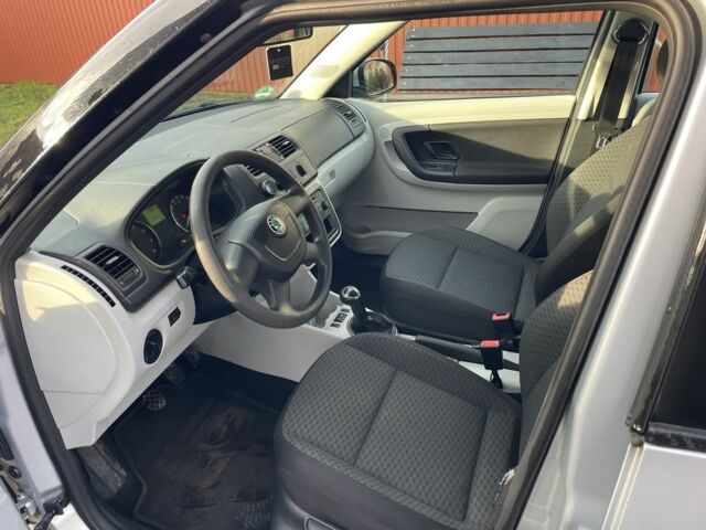 Серый Шкода Фабия, объемом двигателя 1.4 л и пробегом 242 тыс. км за 5400 $, фото 8 на Automoto.ua