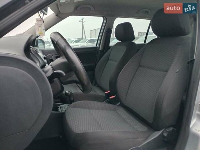 Серый Шкода Фабия, объемом двигателя 1.6 л и пробегом 304 тыс. км за 5490 $, фото 9 на Automoto.ua