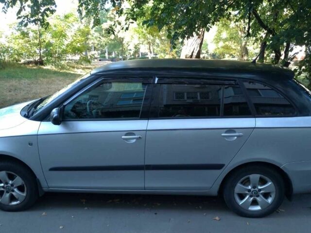 Серый Шкода Фабия, объемом двигателя 1.4 л и пробегом 218 тыс. км за 5000 $, фото 2 на Automoto.ua