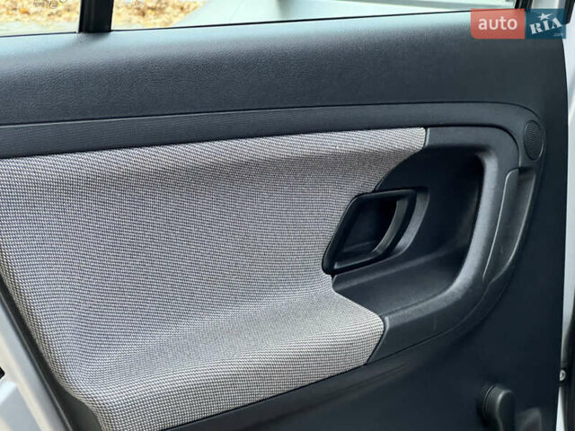 Шкода Фабия 2011 в Трускавце на Automoto.ua Серый Шкода Фабия, объемом двигателя 1.6 л и пробегом 242 тыс. км за 5950 $, фото 82 на Automoto.ua