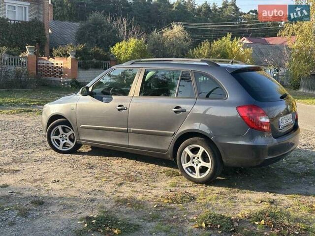 Серый Шкода Фабия, объемом двигателя 1.2 л и пробегом 203 тыс. км за 7500 $, фото 2 на Automoto.ua