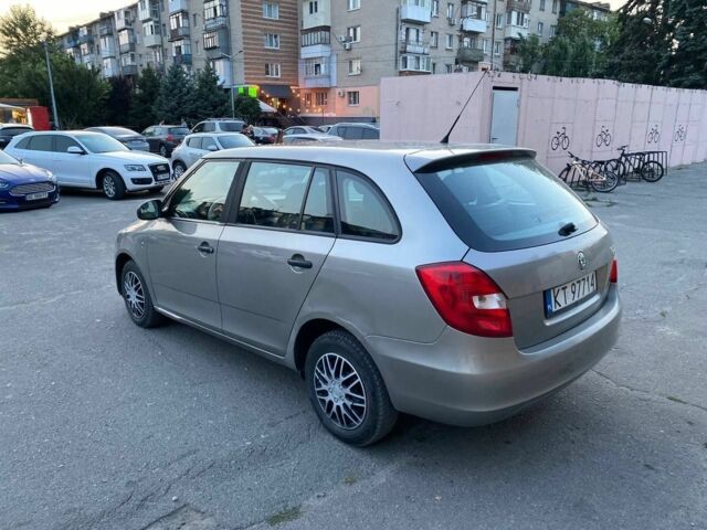 Серый Шкода Фабия, объемом двигателя 1.6 л и пробегом 210 тыс. км за 2200 $, фото 2 на Automoto.ua