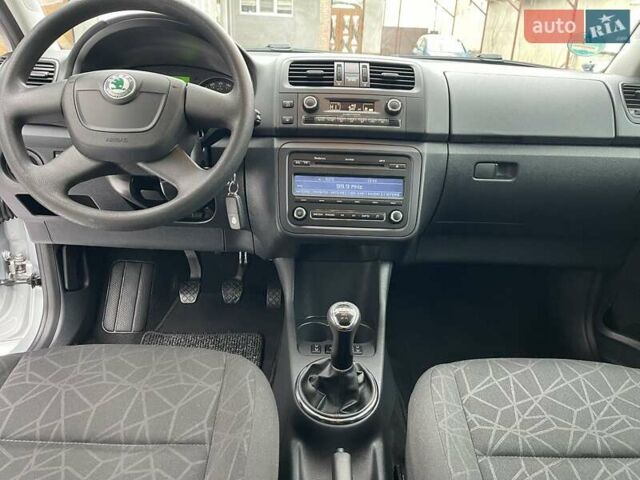 Сірий Шкода Фабія, об'ємом двигуна 1.2 л та пробігом 196 тис. км за 5999 $, фото 22 на Automoto.ua