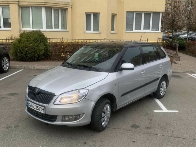 Серый Шкода Фабия, объемом двигателя 1.4 л и пробегом 300 тыс. км за 4200 $, фото 2 на Automoto.ua