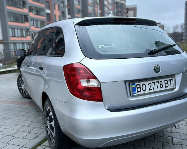 Серый Шкода Фабия, объемом двигателя 1.6 л и пробегом 259 тыс. км за 6200 $, фото 6 на Automoto.ua