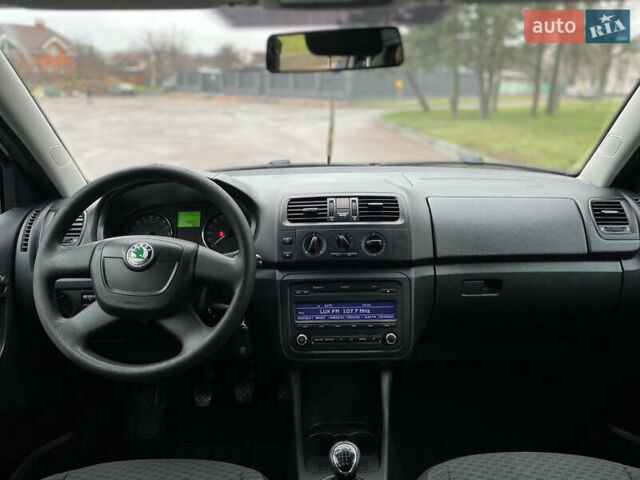 Серый Шкода Фабия, объемом двигателя 1.2 л и пробегом 185 тыс. км за 6000 $, фото 12 на Automoto.ua