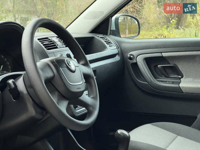 Шкода Фабия 2011 в Трускавце на Automoto.ua Серый Шкода Фабия, объемом двигателя 1.6 л и пробегом 242 тыс. км за 5950 $, фото 66 на Automoto.ua