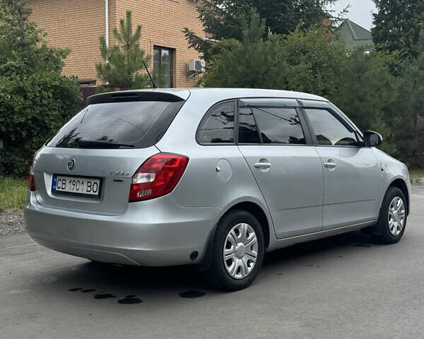 Сірий Шкода Фабія, об'ємом двигуна 1.39 л та пробігом 224 тис. км за 5250 $, фото 3 на Automoto.ua
