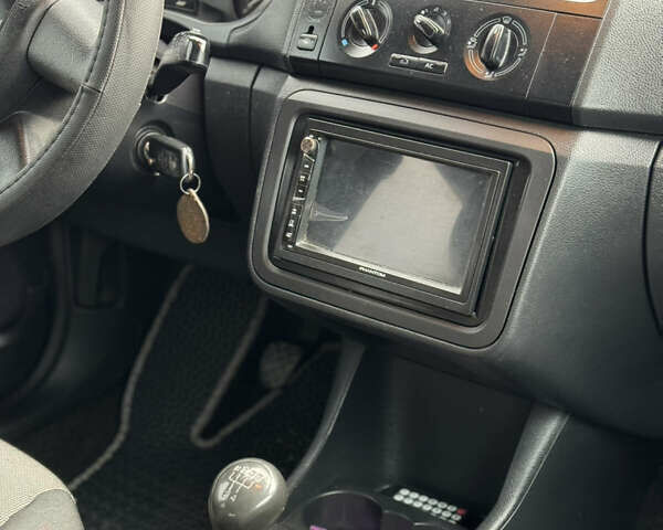 Сірий Шкода Фабія, об'ємом двигуна 1.6 л та пробігом 233 тис. км за 5500 $, фото 30 на Automoto.ua