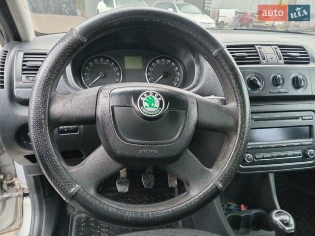 Серый Шкода Фабия, объемом двигателя 1.6 л и пробегом 304 тыс. км за 5490 $, фото 11 на Automoto.ua