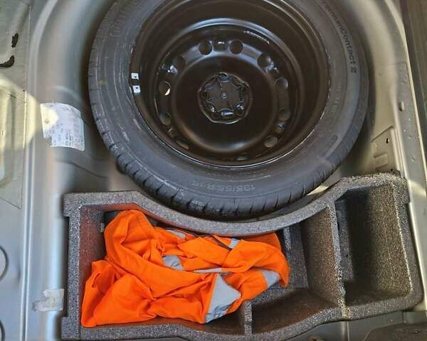 Серый Шкода Фабия, объемом двигателя 1.6 л и пробегом 260 тыс. км за 8200 $, фото 12 на Automoto.ua